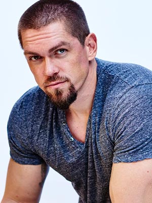 Стив Хоуи
Steve Howey